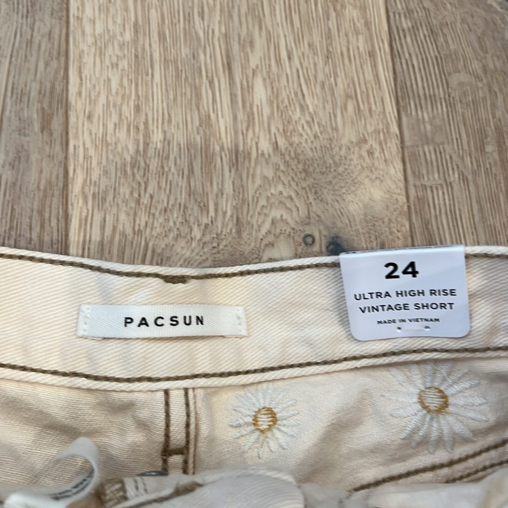 PacSun sunflower Jean shorts never worn - Picture 4 of 6